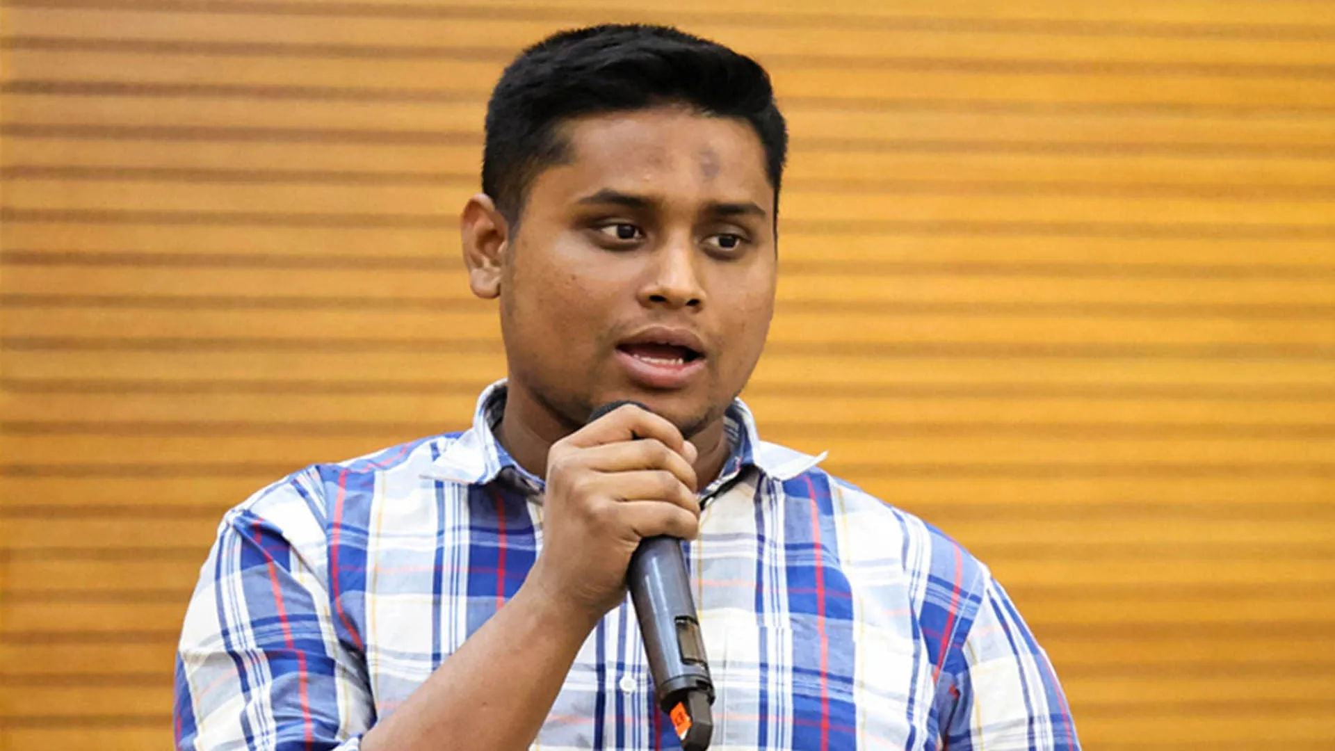 প্রতিদ্বন্দ্বিতা ছাড়াই নির্বাচিত হচ্ছেন হাসনাত আব্দুল্লাহ?